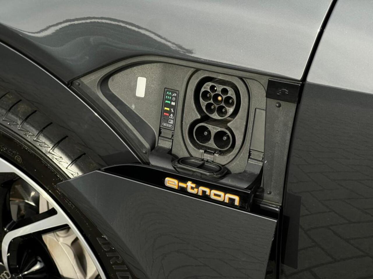 Audi e-tron e-tron 50 quattro Launch edition plus 71 kWh NL-AUTO | PANODAK | SOH 89%
