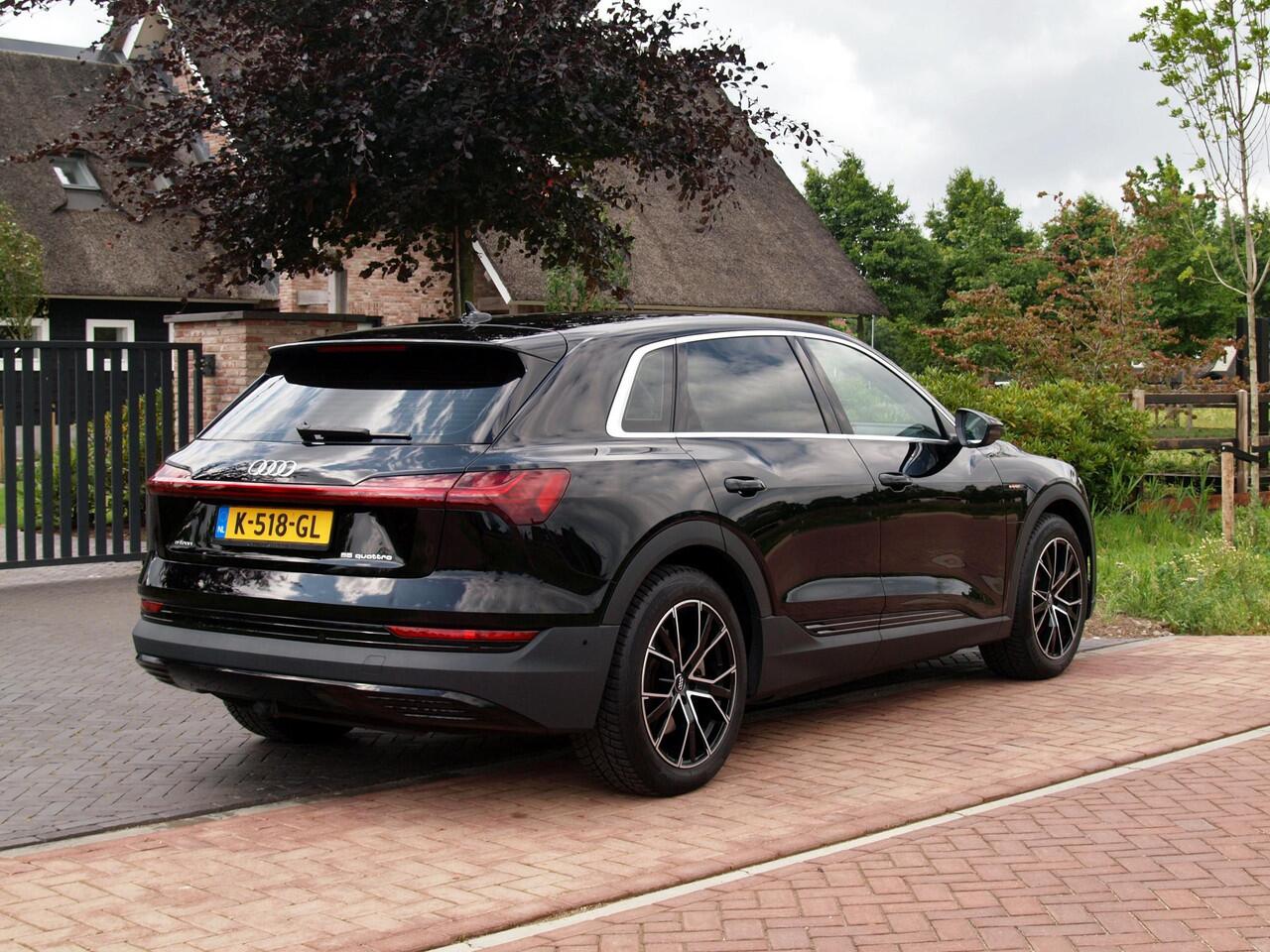 Audi e-tron 55 quattro edition 95 kWh | NL-Auto | Trekhaak | Parkeersensoren | DAB |