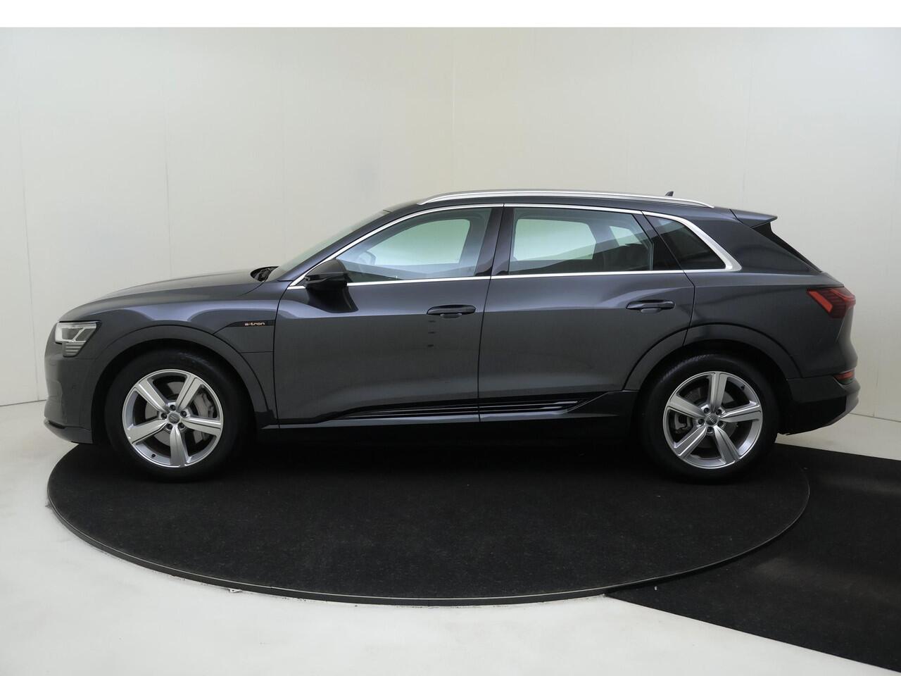 Audi e-tron e-tron 50 quattro Launch edition 71 kWh | Luchtvering | Navigatie Plus | Elektrische achterklep | Parkeersensoren | Cruise control | Elektrisch verstelbare voorstoelen | Elektrisch inklapbare buitenspiegels |
