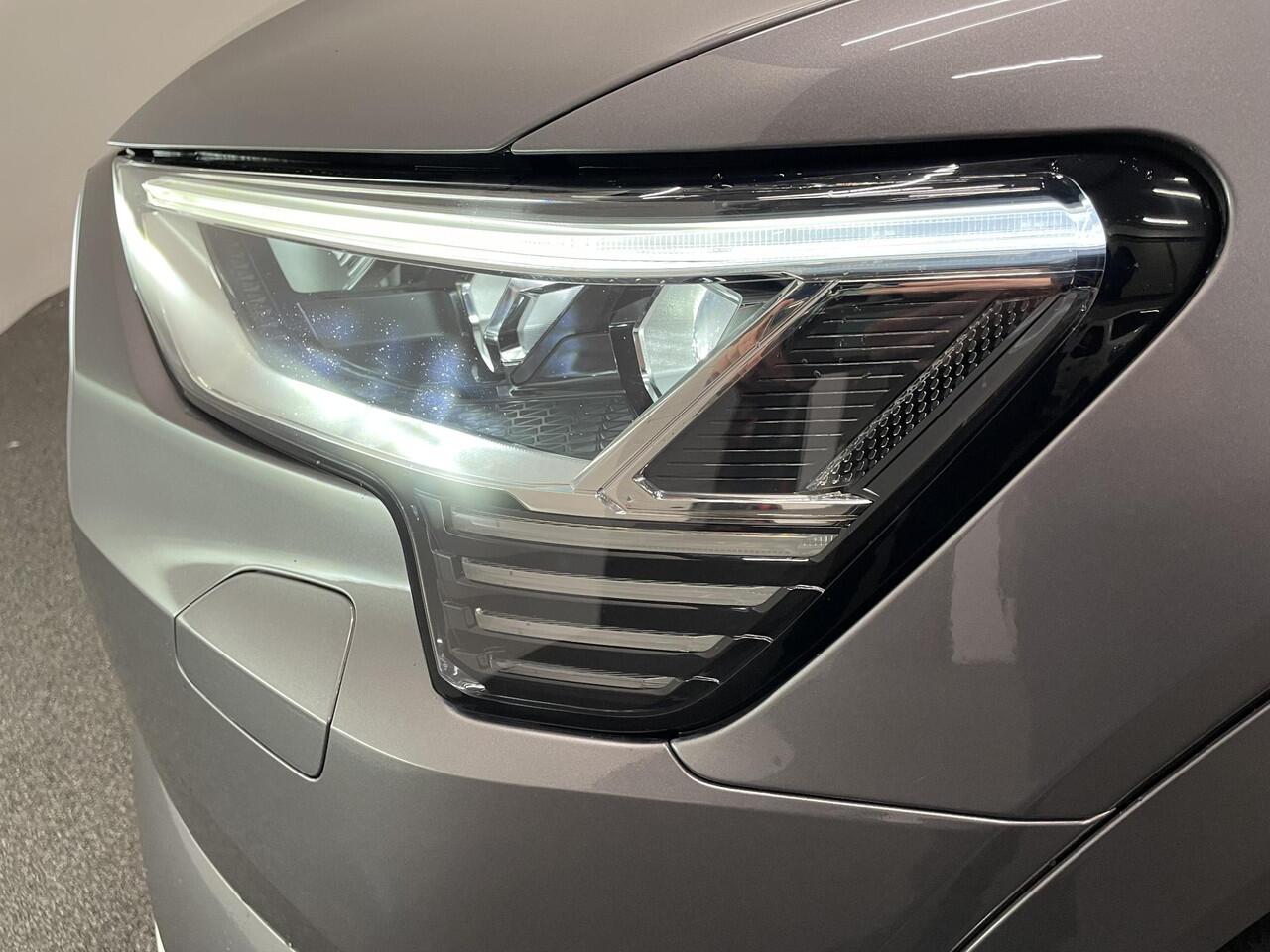 Audi e-tron e-tron 50 quattro Launch edition plus 71 kWh Panoramadak Navigatie Apple Carplay/Android Auto Parkeersensoren Adaptive Cruise Control Memory stoelen Leder Stoelverwarming Climate Control