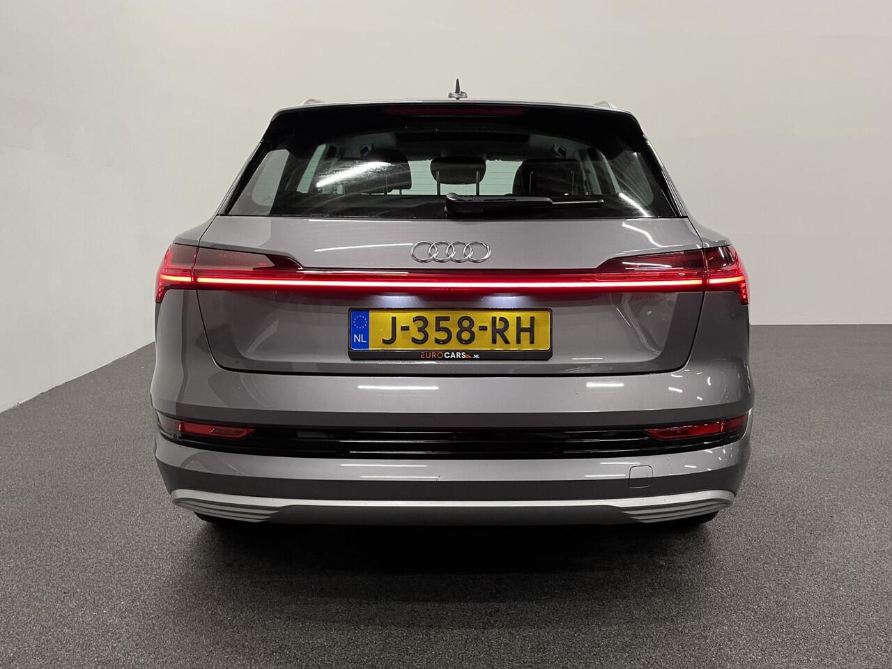Audi e-tron e-tron 50 quattro Launch edition plus 71 kWh Panoramadak Navigatie Apple Carplay/Android Auto Parkeersensoren Adaptive Cruise Control Memory stoelen Leder Stoelverwarming Climate Control