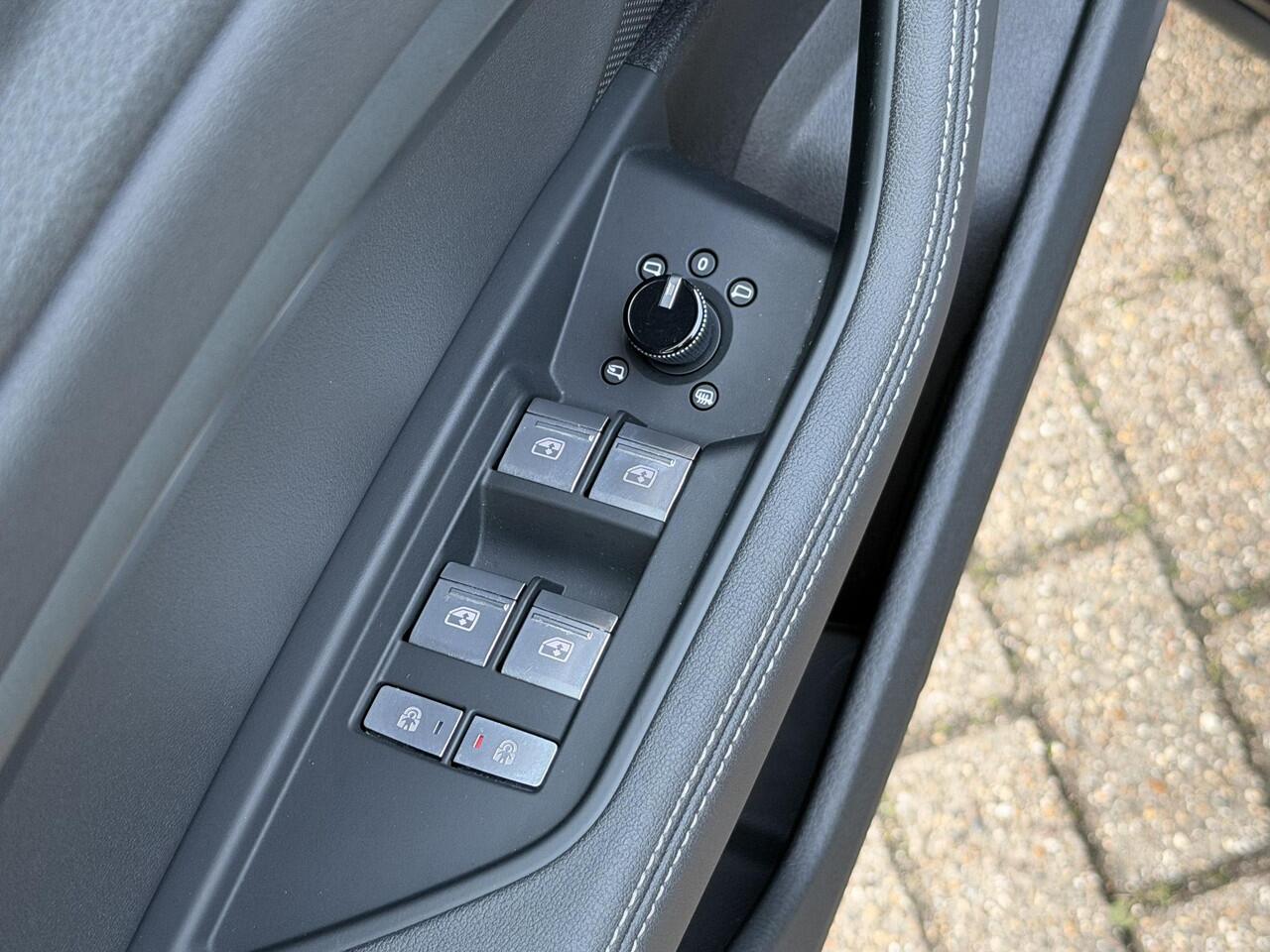 Audi e-tron 55 quattro Business edition Plus 95 kWh | Pano-Dak/Leder/Navi/Carplay/21-inch