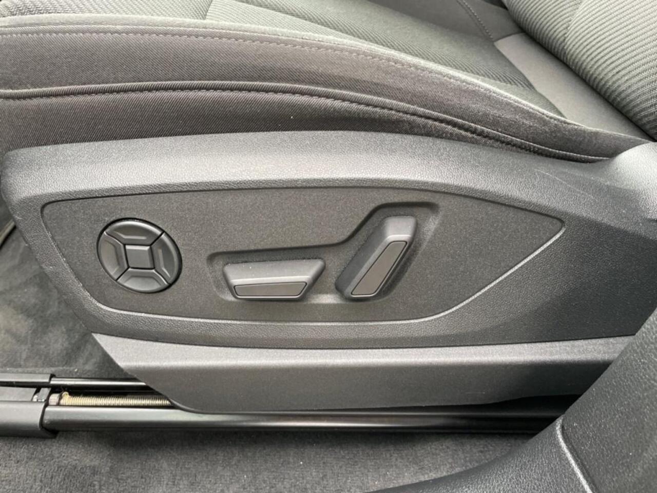 Audi e-tron 50 quattro ECC LMV NAVI TH Audi e-tron 50 quattro ECC LMV NAVI 2020