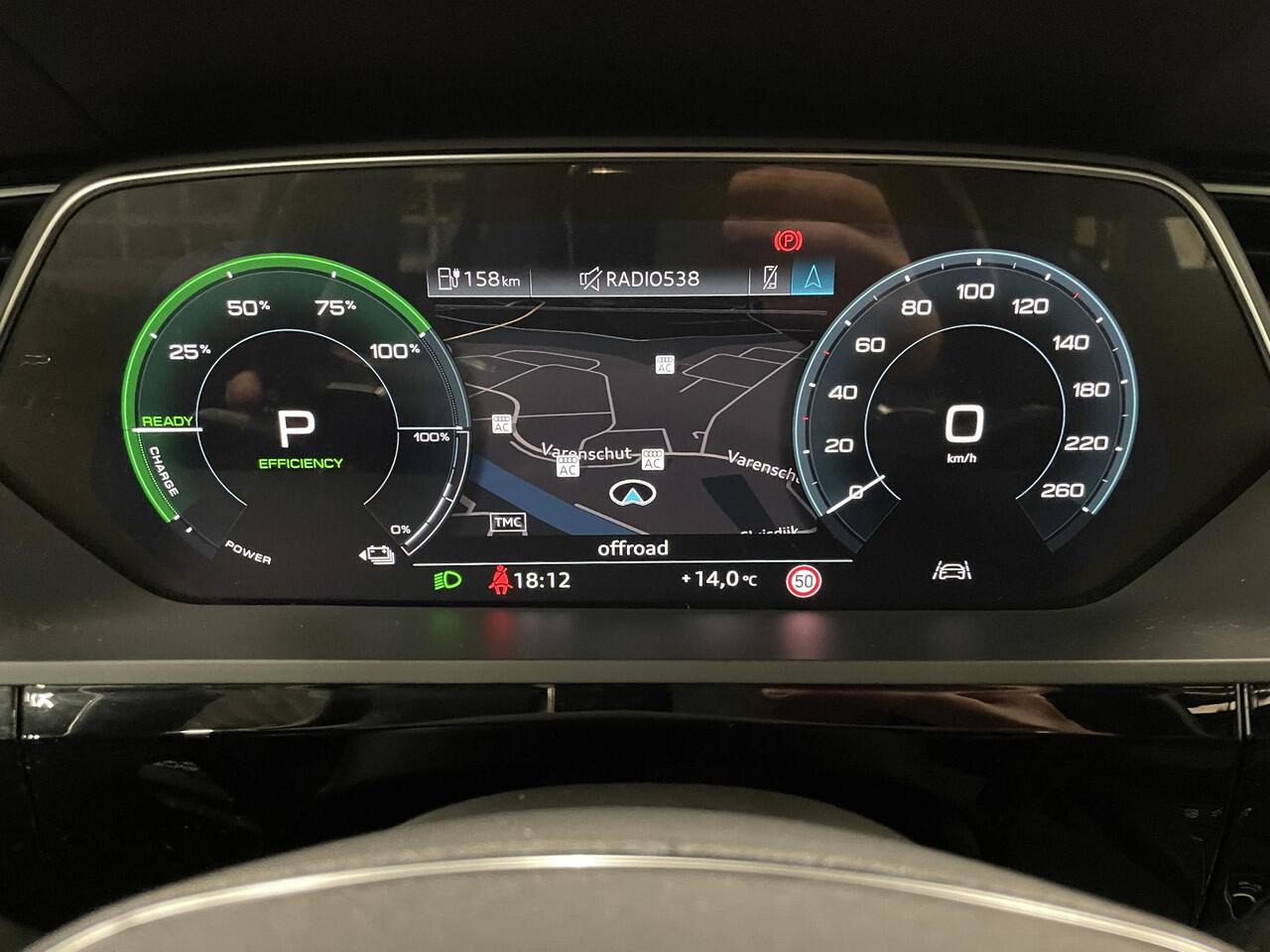 Audi e-tron e-tron 50 quattro Launch edition plus 71 kWh Panoramadak Navigatie Apple Carplay/Android Auto Parkeersensoren Adaptive Cruise Control Memory stoelen Leder Stoelverwarming Climate Control