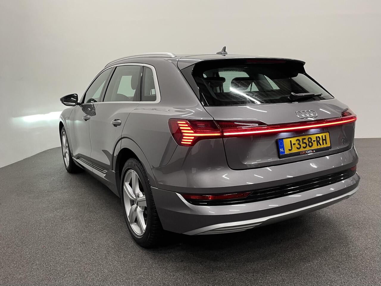 Audi e-tron e-tron 50 quattro Launch edition plus 71 kWh Panoramadak Navigatie Apple Carplay/Android Auto Parkeersensoren Adaptive Cruise Control Memory stoelen Leder Stoelverwarming Climate Control