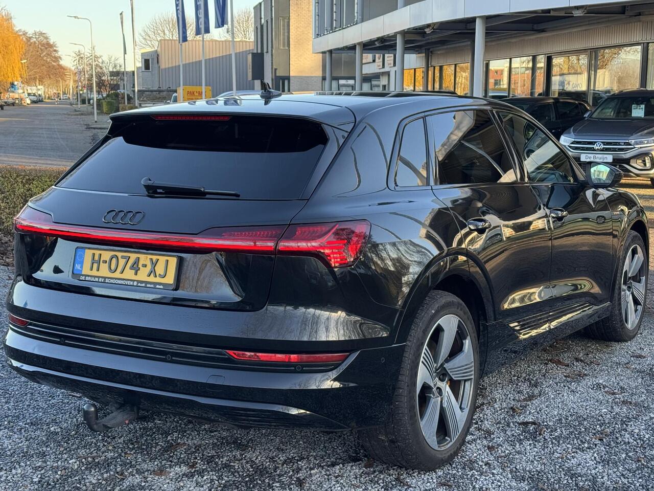 Audi e-tron e-tron 55 Quattro Advance S-Line 95 kWh (Trekhaak,Pano,Headup,360)