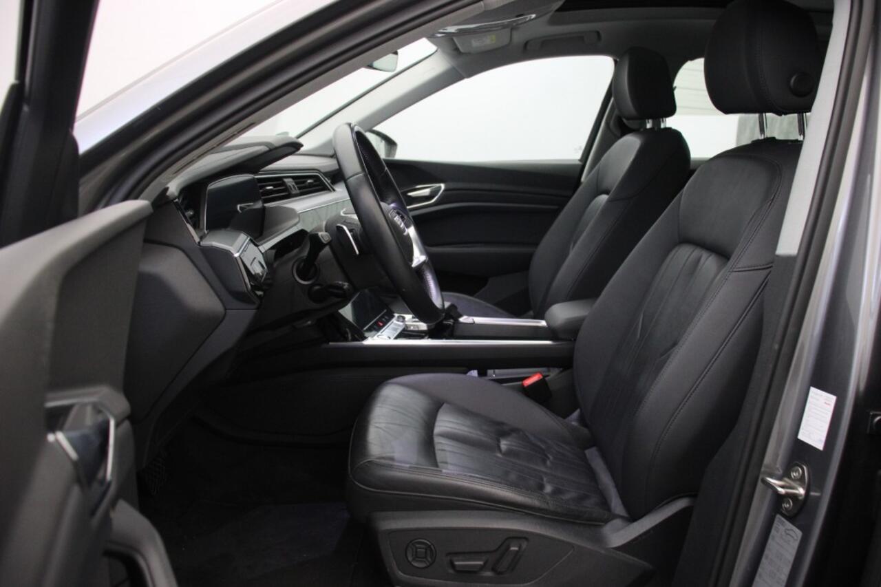 Audi e-tron 50 quattro Launch edition plus 71 kWh - Panorama, Carplay, Memory, Leer, Navi, Camera, Stoelverw. SOH 87%