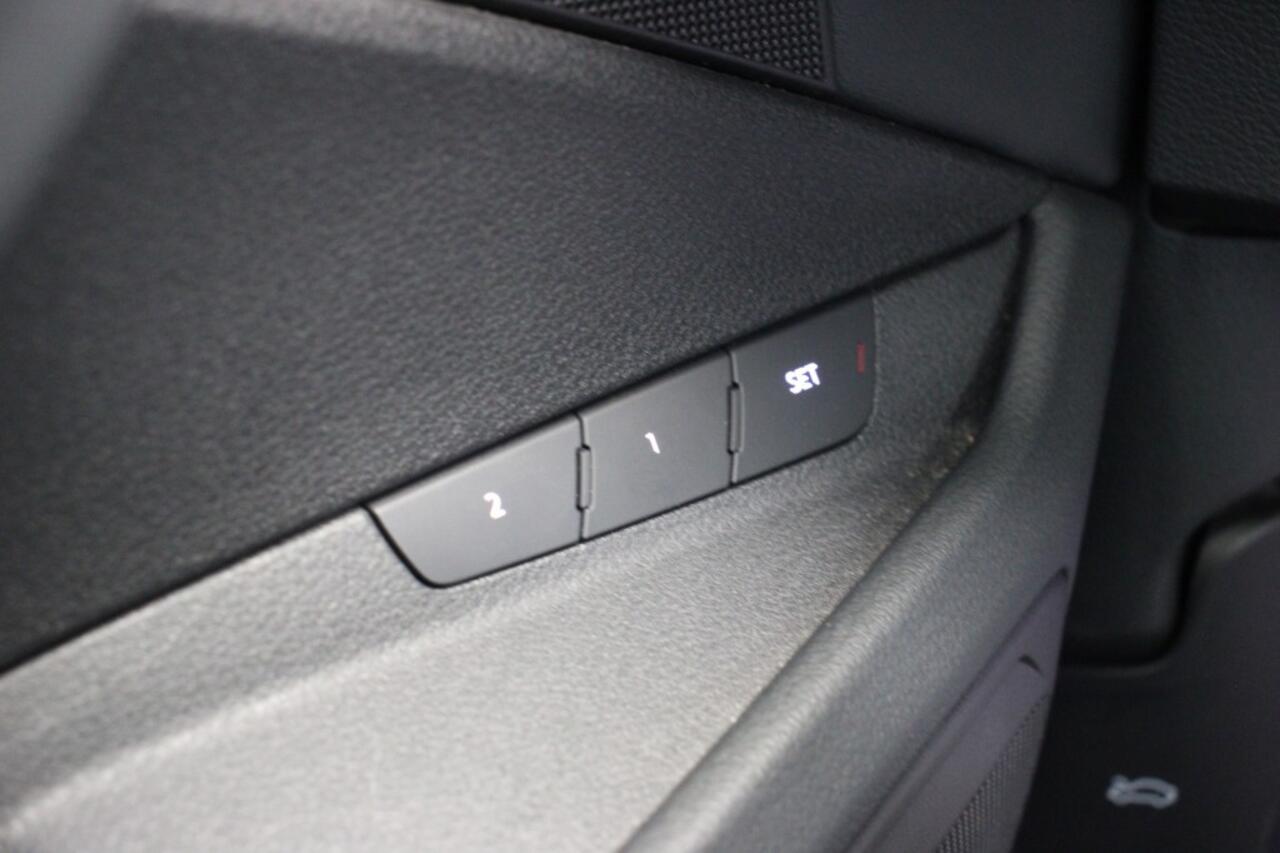 Audi e-tron 50 quattro Launch edition plus 71 kWh - Panorama, Carplay, Memory, Leer, Navi, Camera, Stoelverw. SOH 87%