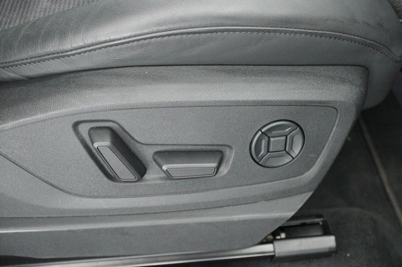 Audi e-tron Sportback 55 quattro 408pk S edition 95 kWh SOH 96% Trekhaak Camera Luchtvering Panoramadak Virtual Cockpit Memory Navigatie S-Line