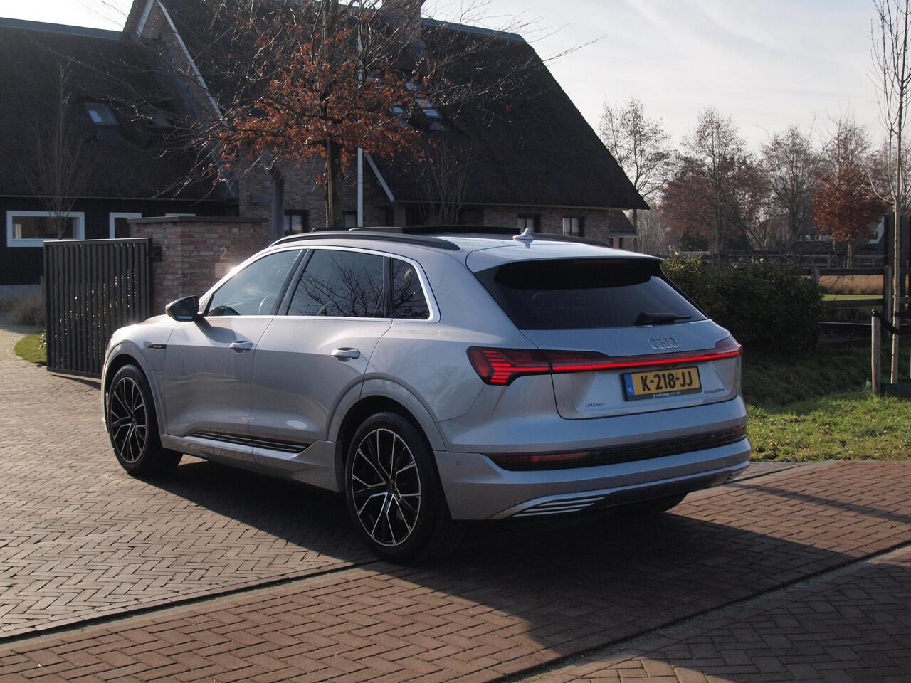 Audi e-tron 55 quattro Business edition Plus 95 kWh | SOH 96% | Panoramadak | Camera | Apple Carplay | Cruise Control |