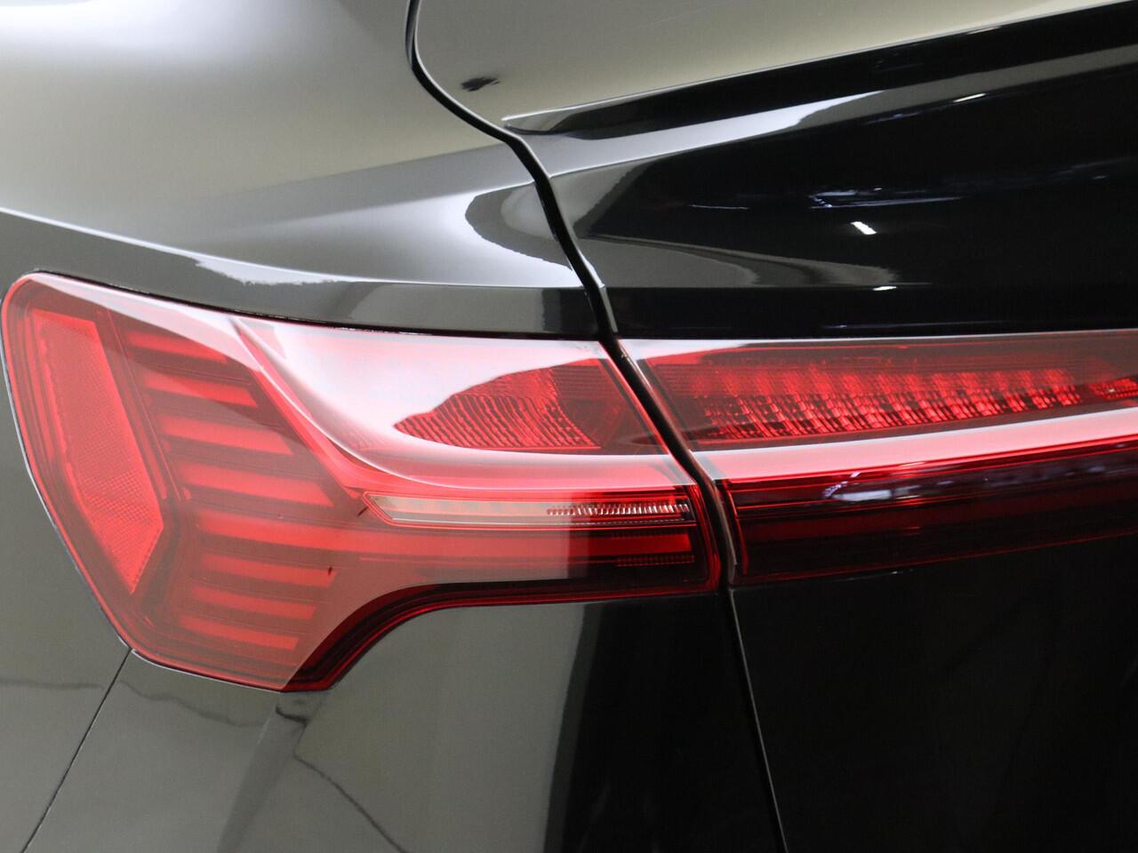 Audi e-tron Sportback S quattro 95 kWh | Panoramadak | Luchtvering | Leder bekleding 'Valcona' | Bang & Olufsen | 360 camera | LED matrix verlichting | Adaptieve cruise control |