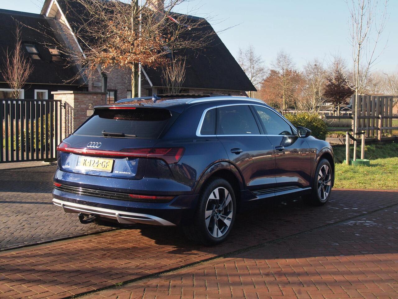 Audi e-tron 55 quattro S edition 95 kWh | SOH 95% | S-Line | Panoramadak | Trekhaak | Apple Carplay | Cruise Control | Parkeersensoren |