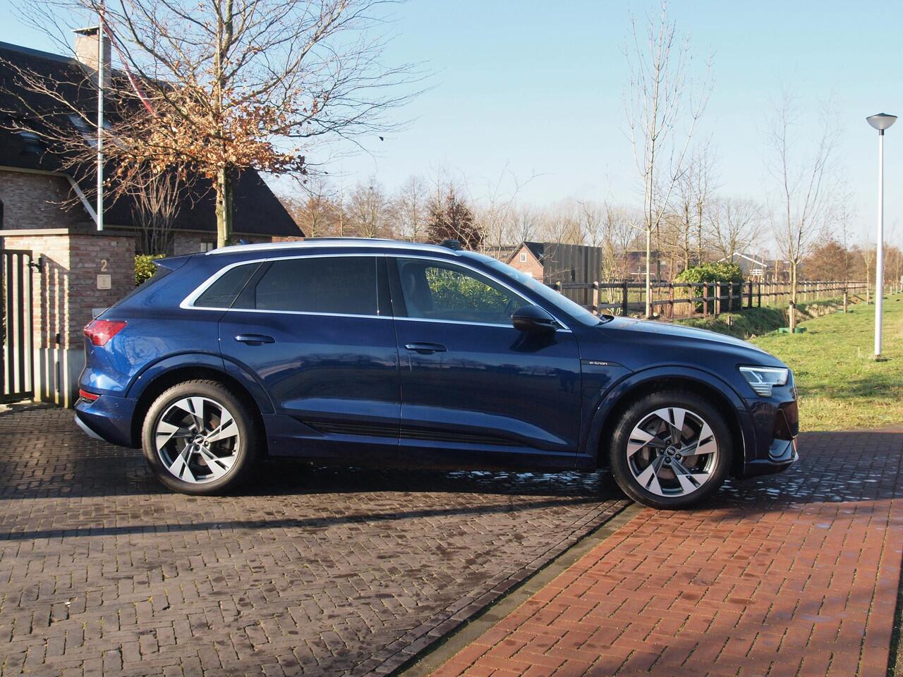 Audi e-tron 55 quattro S edition 95 kWh | SOH 95% | S-Line | Panoramadak | Trekhaak | Apple Carplay | Cruise Control | Parkeersensoren |