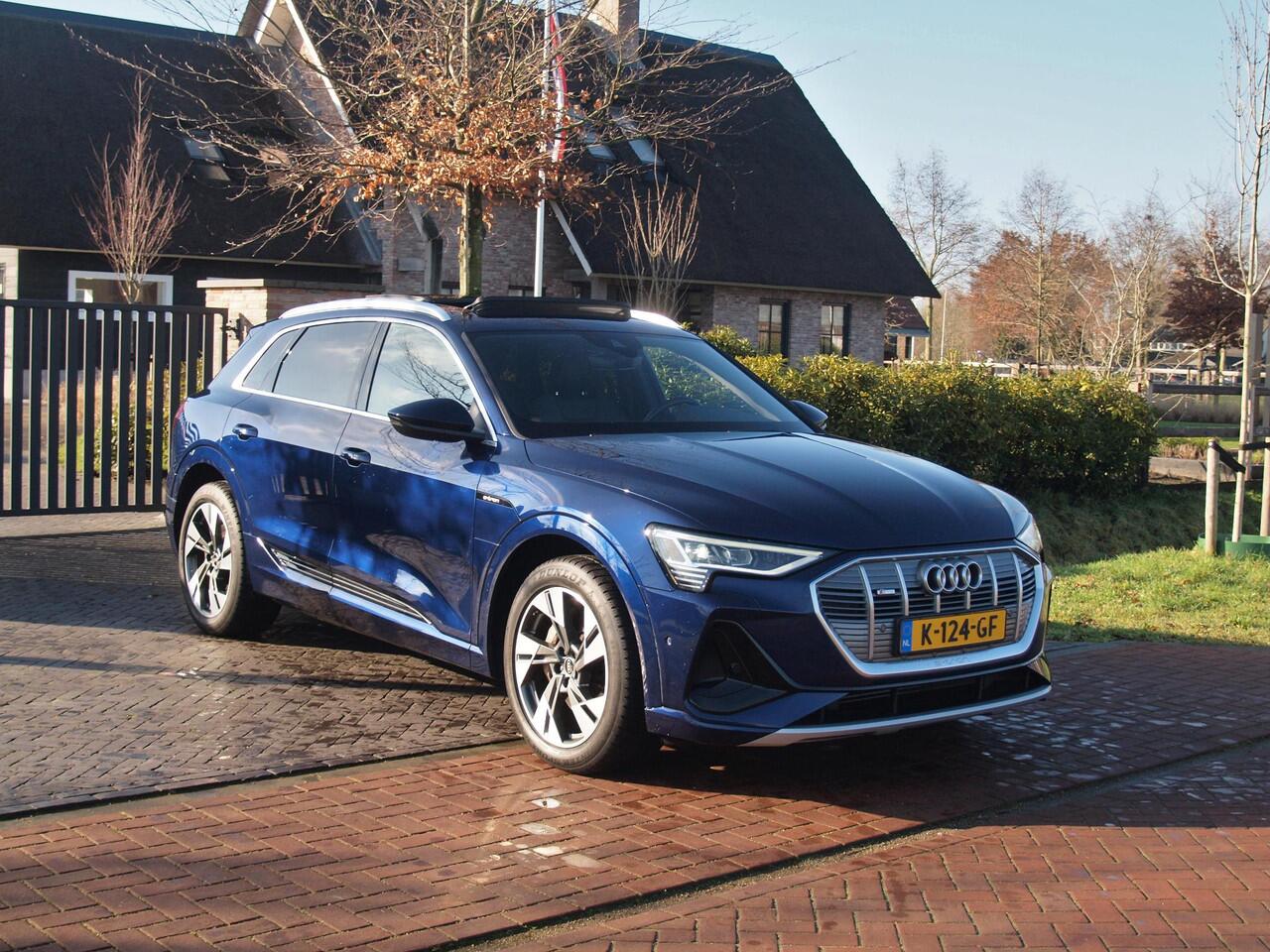 Audi e-tron 55 quattro S edition 95 kWh | SOH 95% | S-Line | Panoramadak | Trekhaak | Apple Carplay | Cruise Control | Parkeersensoren |