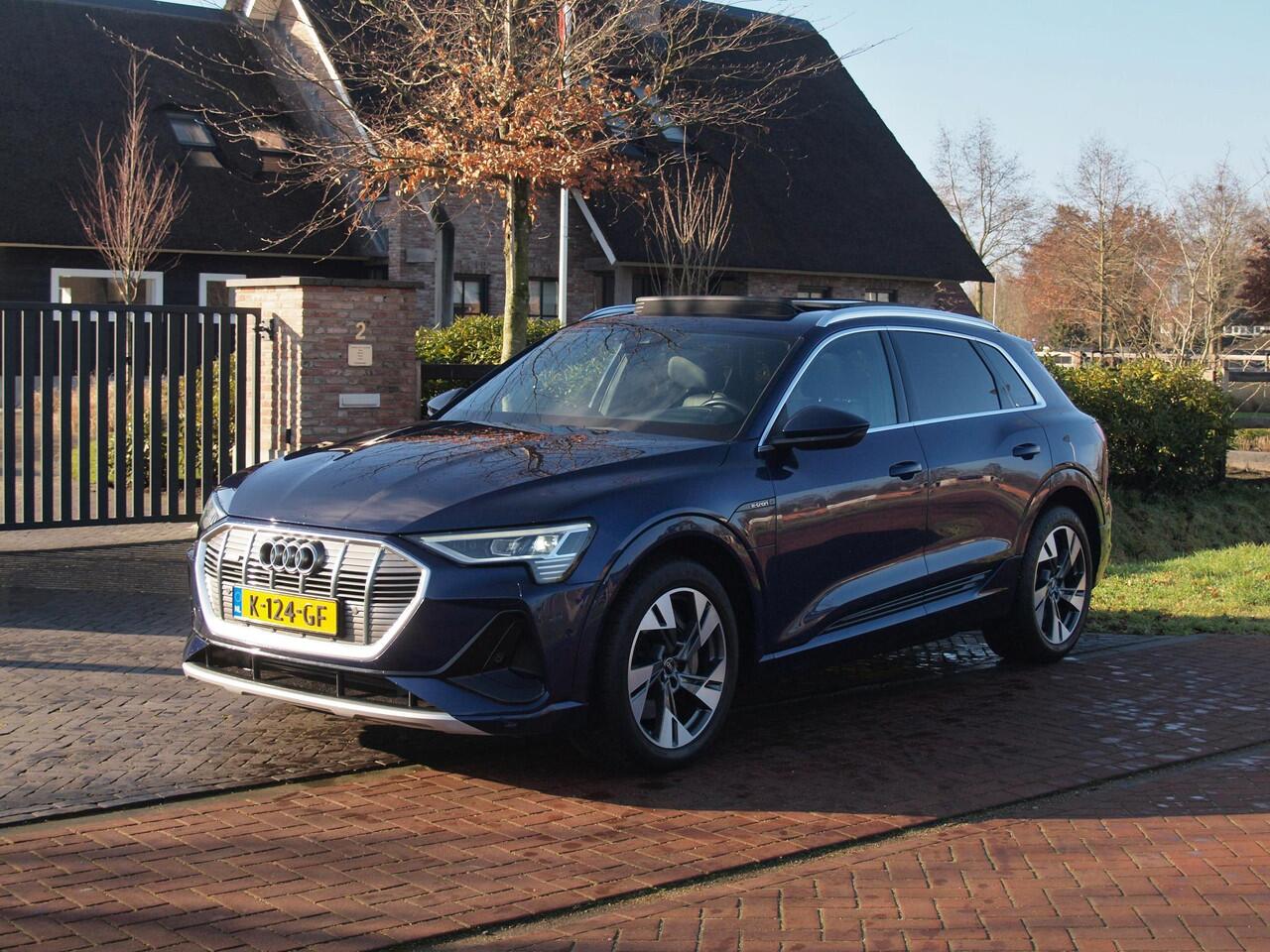 Audi e-tron 55 quattro S edition 95 kWh | SOH 95% | S-Line | Panoramadak | Trekhaak | Apple Carplay | Cruise Control | Parkeersensoren |