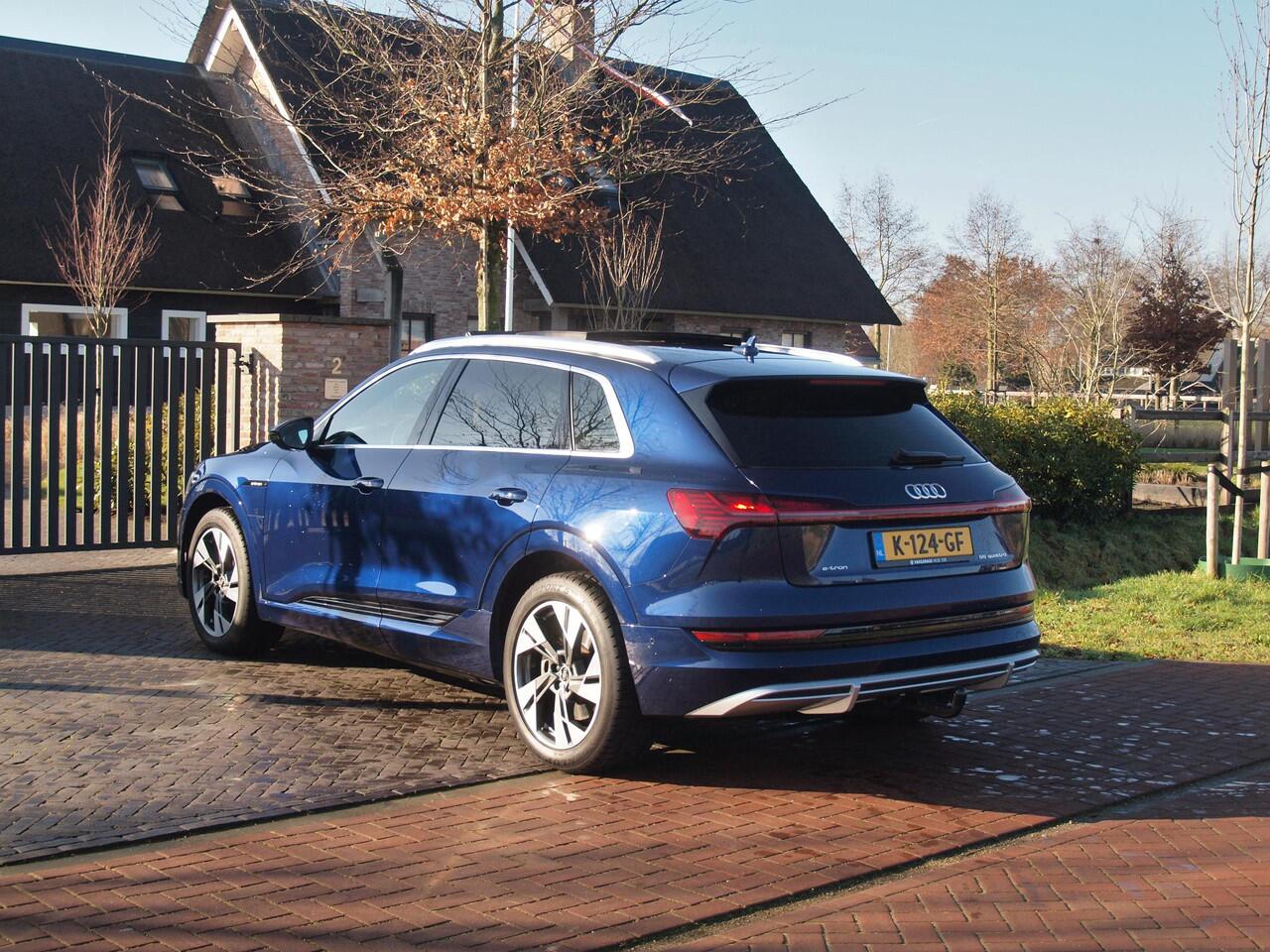 Audi e-tron 55 quattro S edition 95 kWh | SOH 95% | S-Line | Panoramadak | Trekhaak | Apple Carplay | Cruise Control | Parkeersensoren |