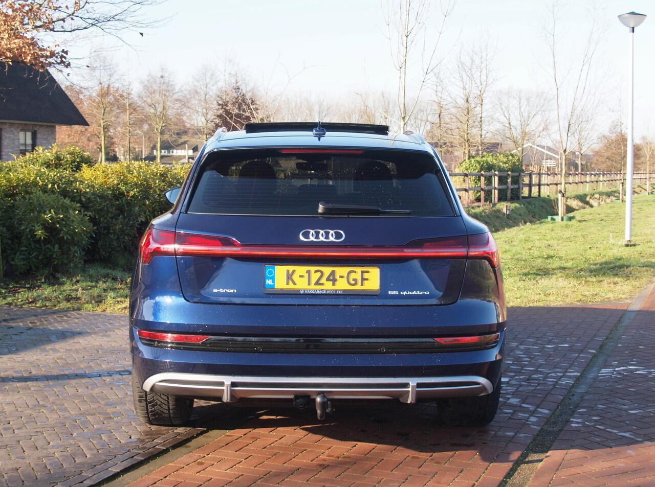 Audi e-tron 55 quattro S edition 95 kWh | SOH 95% | S-Line | Panoramadak | Trekhaak | Apple Carplay | Cruise Control | Parkeersensoren |