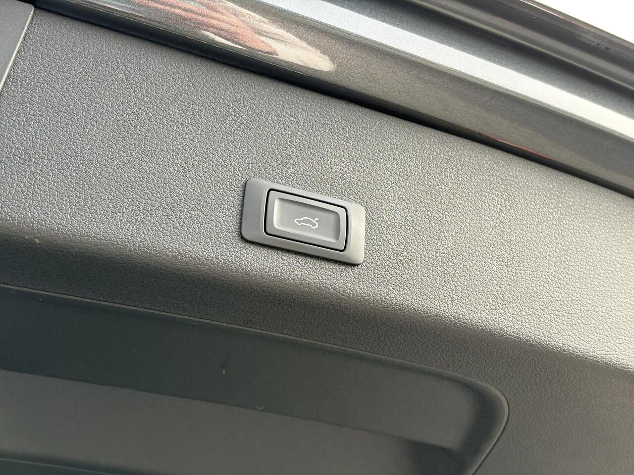 Audi e-tron 55 quattro S edition 95 kWh | Panoramadak | Stoelverwarming | Luchtvering | Memory Seats | ACC | B&O |