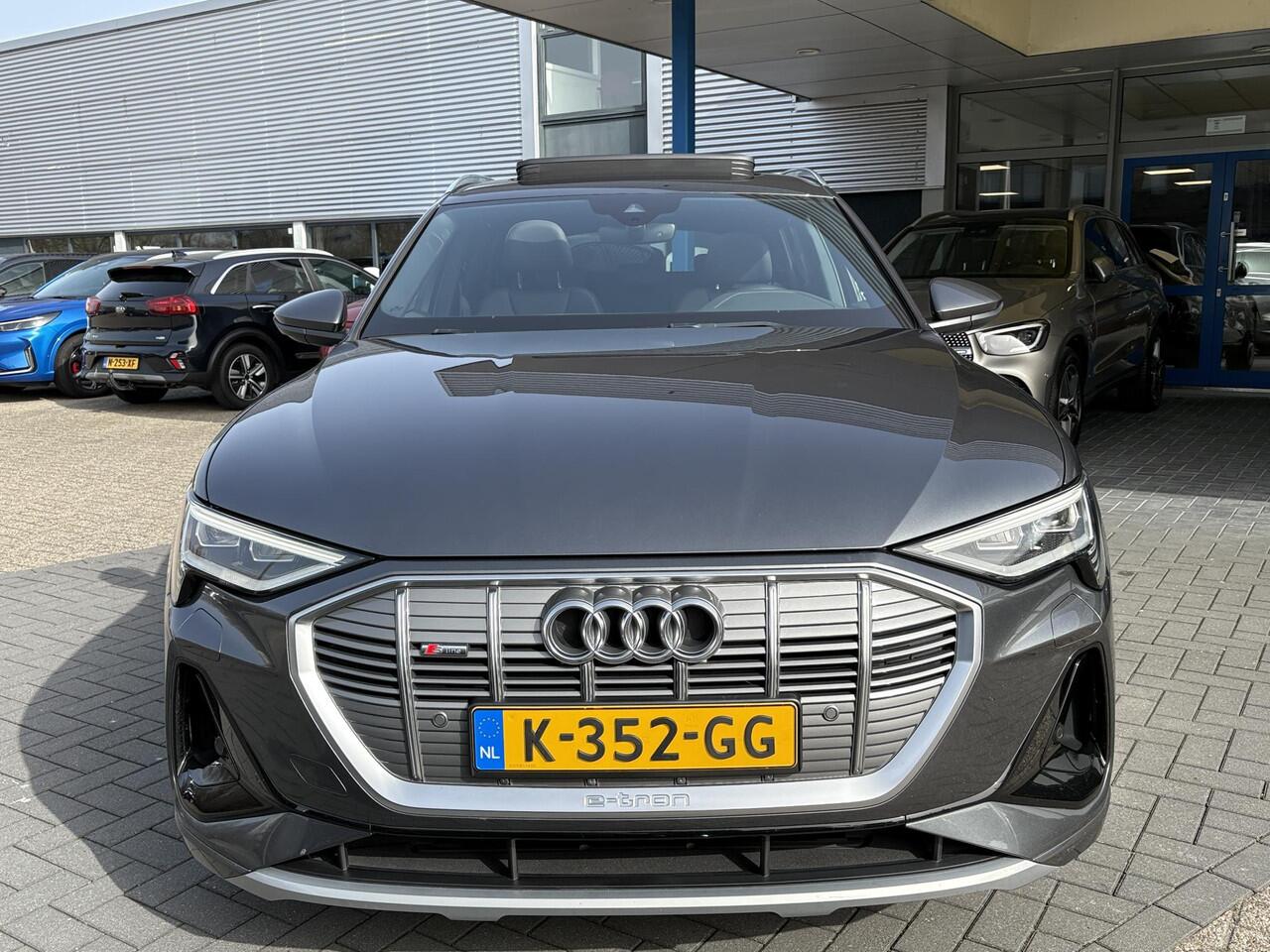 Audi e-tron 55 quattro S edition 95 kWh | Panoramadak | Stoelverwarming | Luchtvering | Memory Seats | ACC | B&O |