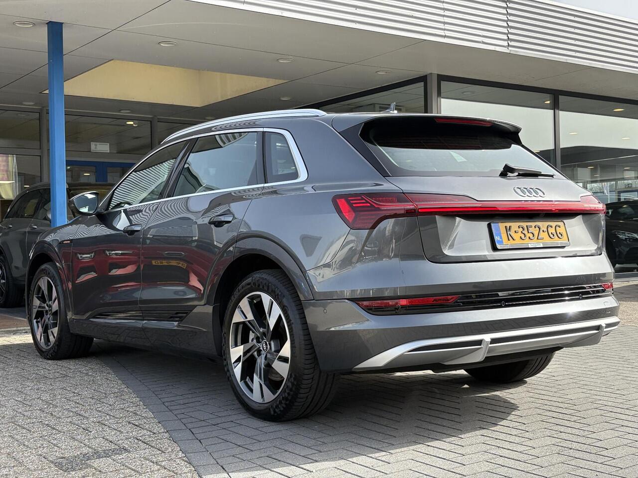 Audi e-tron 55 quattro S edition 95 kWh | Panoramadak | Stoelverwarming | Luchtvering | Memory Seats | ACC | B&O |