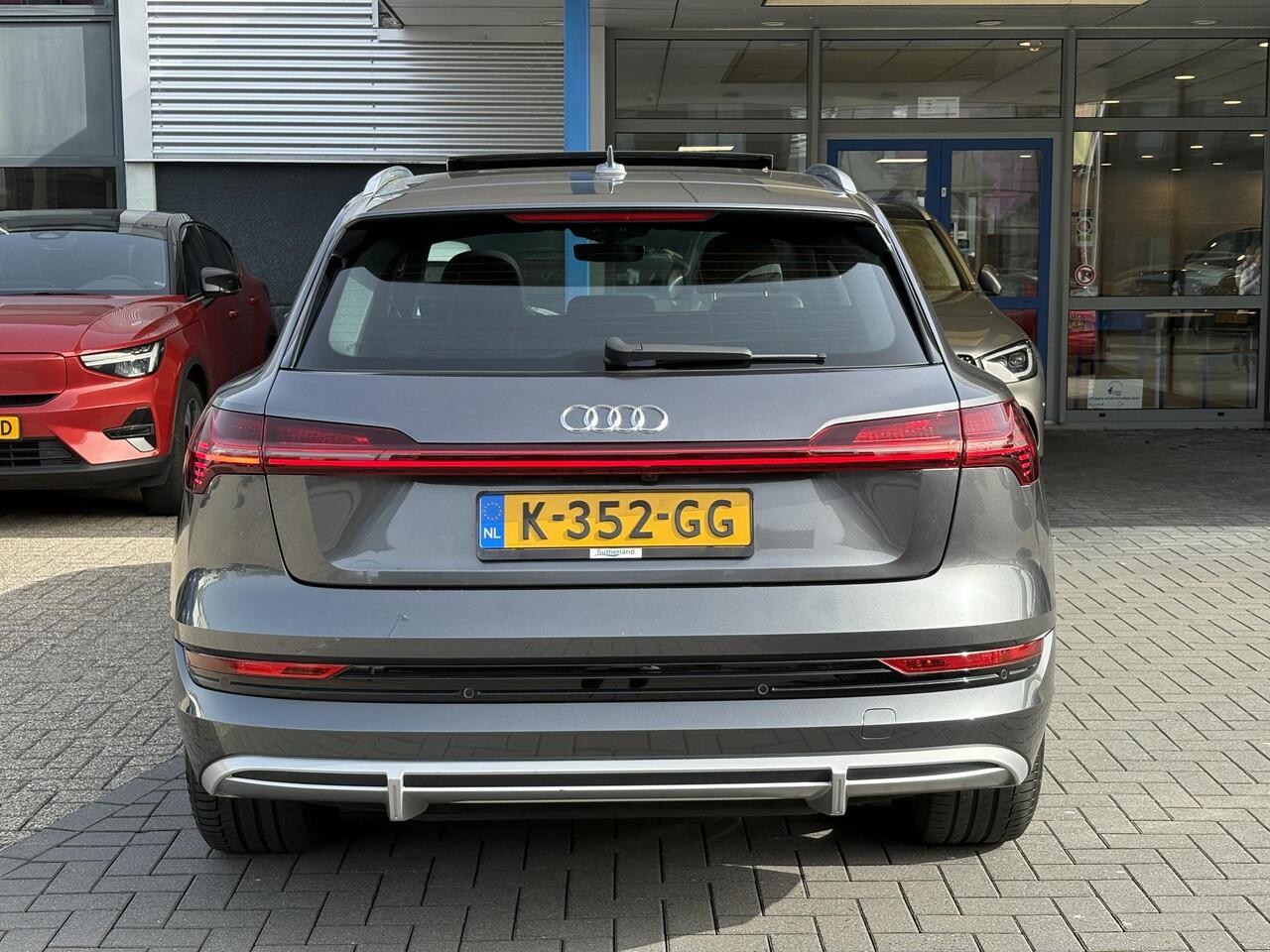 Audi e-tron 55 quattro S edition 95 kWh | Panoramadak | Stoelverwarming | Luchtvering | Memory Seats | ACC | B&O |
