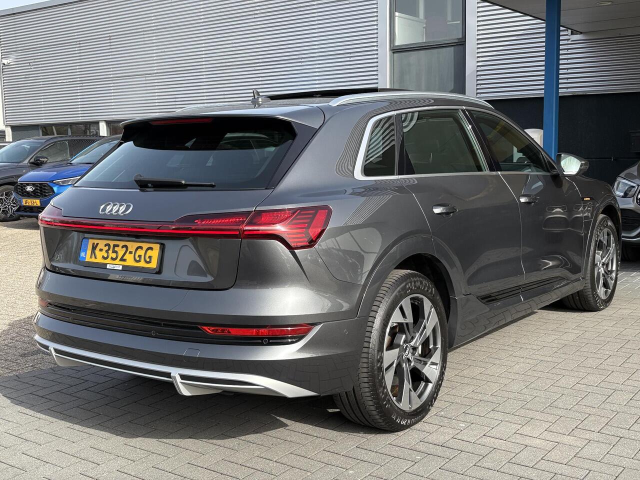 Audi e-tron 55 quattro S edition 95 kWh | Panoramadak | Stoelverwarming | Luchtvering | Memory Seats | ACC | B&O |