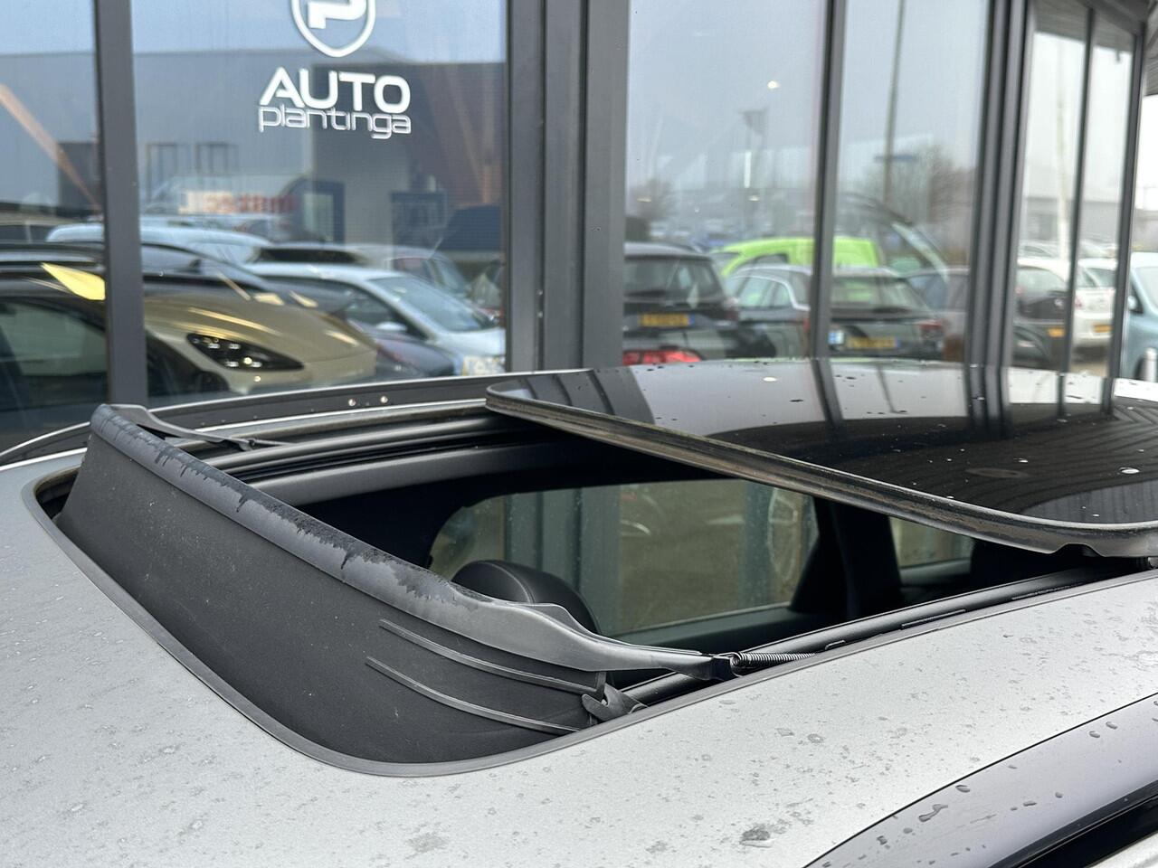 Audi e-tron e-tron 55 quattro 95 kWh BOMVOL | SOH 89% | DEALERONDERHOUDEN | PANO | Audi Virtual Mirrors | Virtual Cockpit | Lederen Sportstoelen | Elektrische Stoel | B&O | 360 Camera | 2 Sleutels | Betreft een Wrap, Originele kleur is Antigua Blue Metallic |