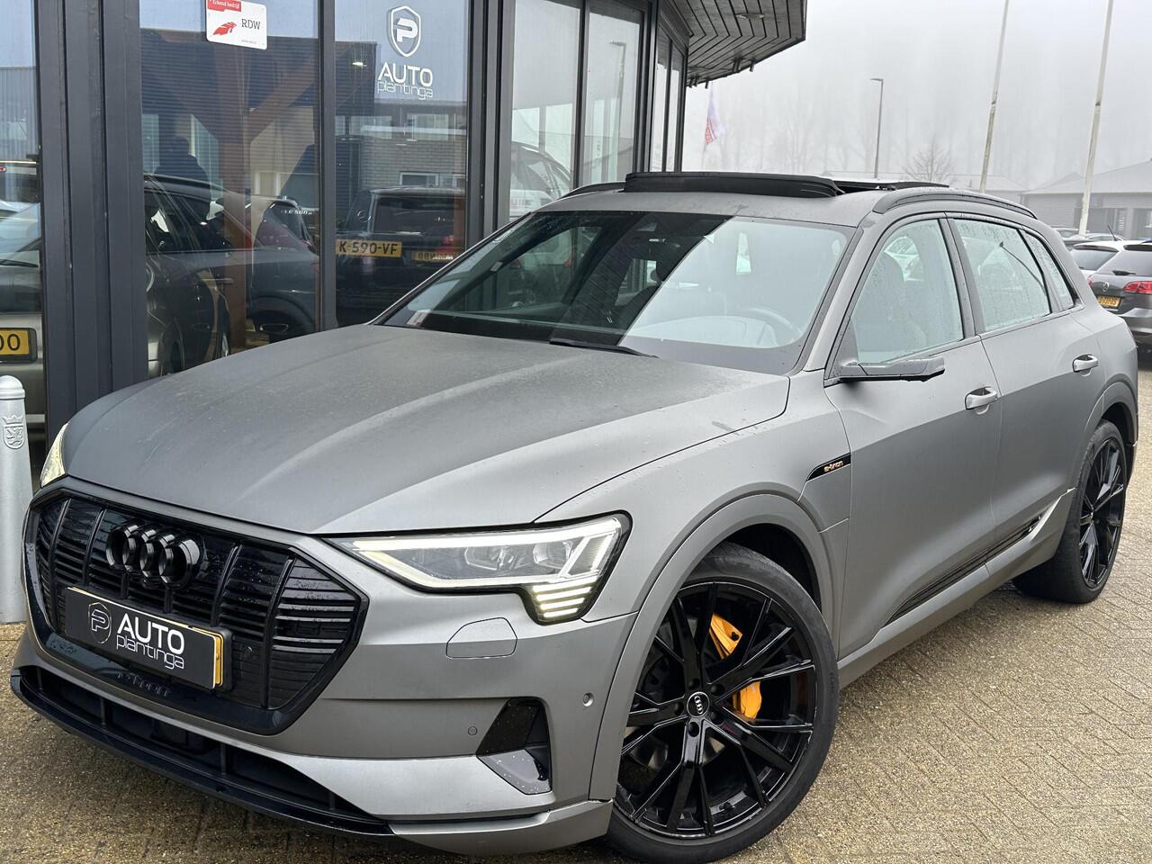 Audi e-tron e-tron 55 quattro 95 kWh BOMVOL | SOH 89% | DEALERONDERHOUDEN | PANO | Audi Virtual Mirrors | Virtual Cockpit | Lederen Sportstoelen | Elektrische Stoel | B&O | 360 Camera | 2 Sleutels | Betreft een Wrap, Originele kleur is Antigua Blue Metallic |