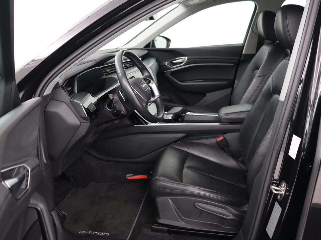 Audi e-tron 55 quattro edition 95kWh | SOH 92% | Leder | Carplay | Trekhaak | Virtual Cockpit | Navigatie | Luchtvering | Parkeerhulp | Audi Sound | Cruise control