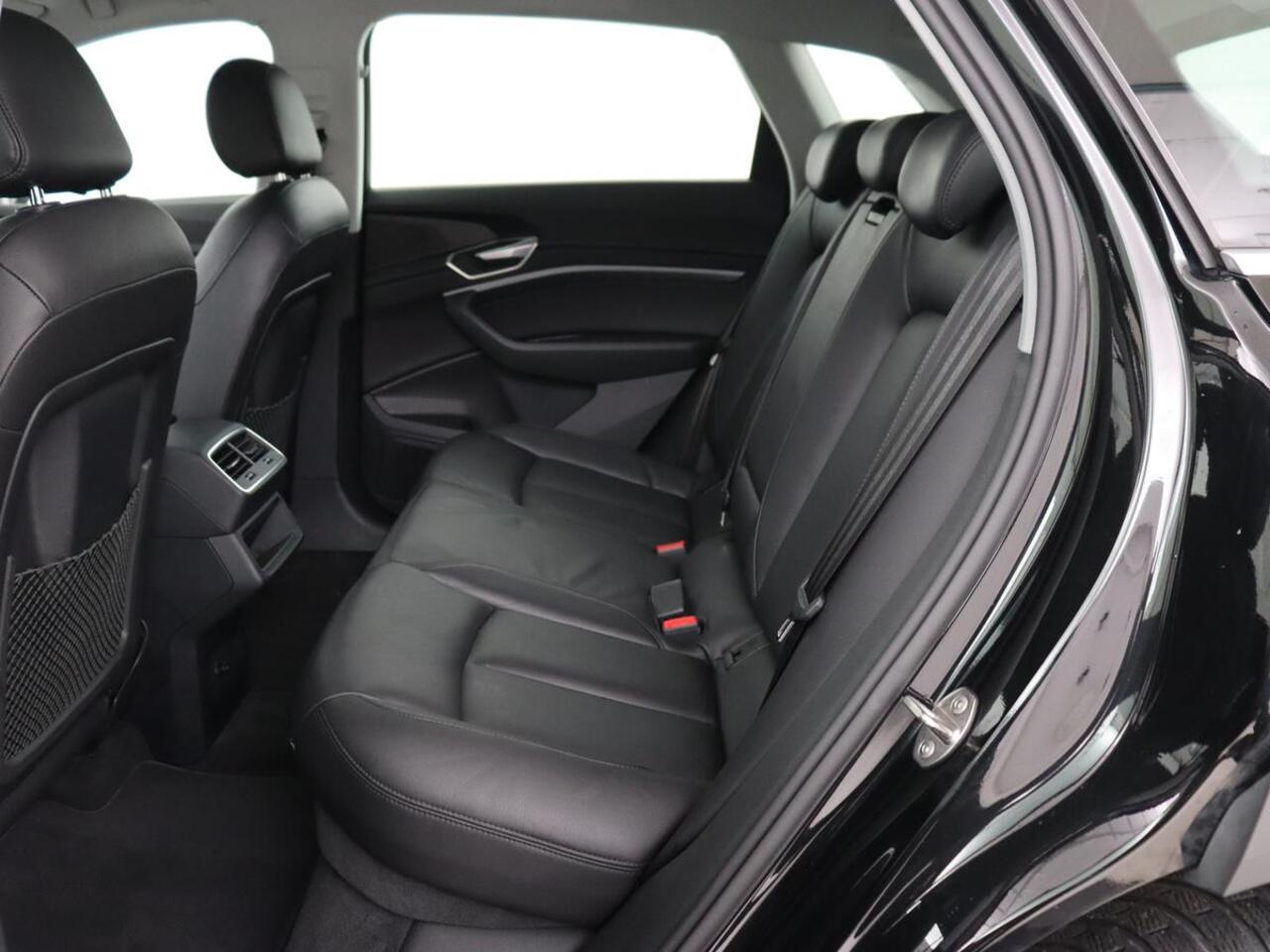 Audi e-tron 55 quattro edition 95kWh | SOH 92% | Leder | Carplay | Trekhaak | Virtual Cockpit | Navigatie | Luchtvering | Parkeerhulp | Audi Sound | Cruise control