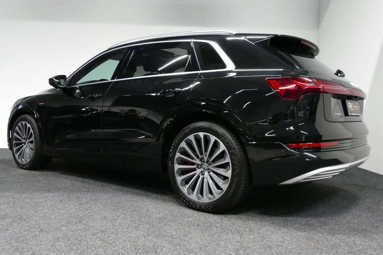 Audi e-tron 55 quattro Business Edition Plus 95 kWh / SOH 89% / Panoramadak / Elektr. verstelbare voorstoelen (links memory) / Luchtvering / Apple Carplay - Android Auto / Ambienteverlichting / Matrix LED koplampen / Stoelverwarming / Achteruitrijcamera / Adaptive Cr