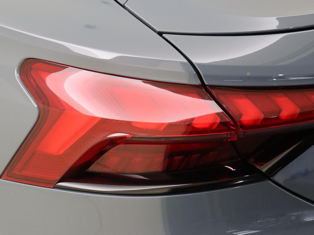 Audi e-tron GT RS 93 kWh | Carbon pakket in- en exterieur | 360 camera | Luchtvering | Stoelventilatie voor | Bang & Olufsen | Lederen bekleding | LED matrix verlichting |