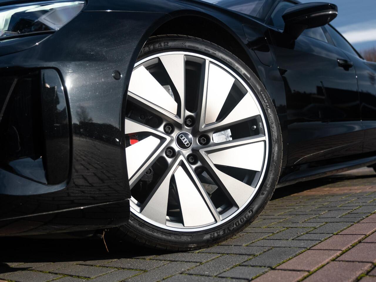 Audi e-tron GT RS 93 kWh 598pk | Volleder Exclusive | 21"| Panodak | Stoelkoeling en Verw | Etc..