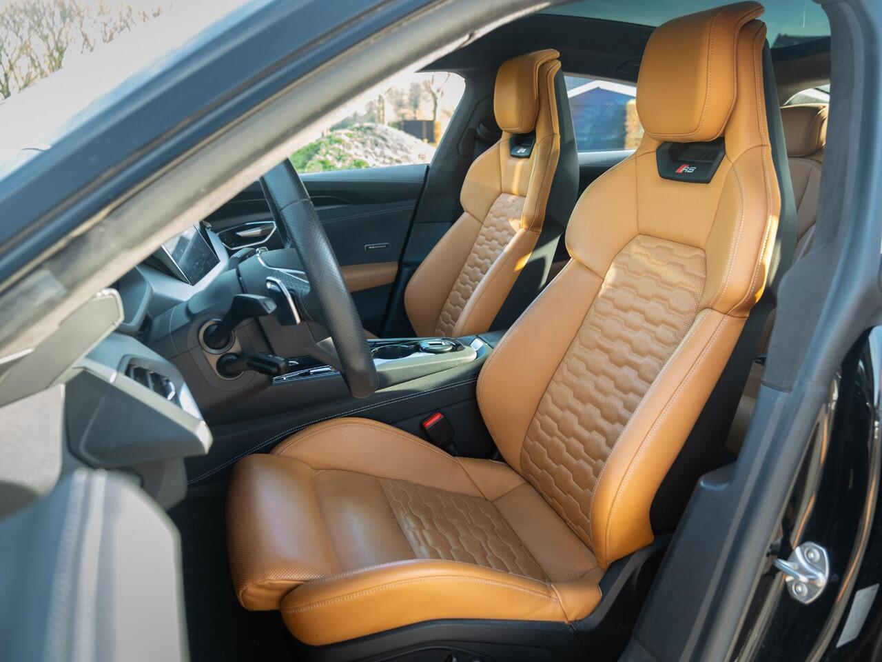 Audi e-tron GT RS 93 kWh 598pk | Volleder Exclusive | 21"| Panodak | Stoelkoeling en Verw | Etc..