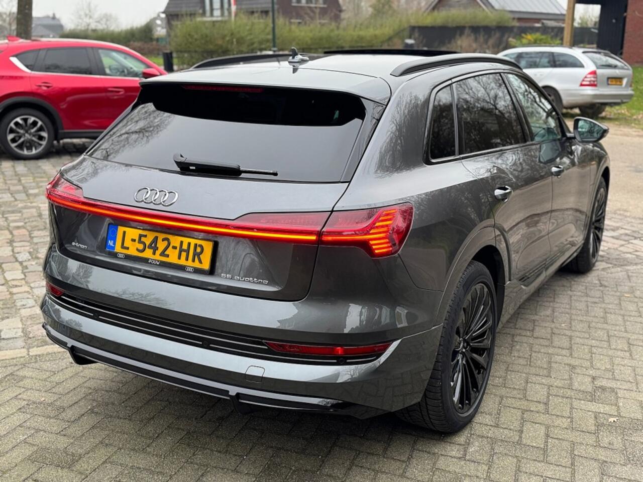 Audi e-tron 55 quattro S-line 95 kWh|PANO|LEER|BLACK|