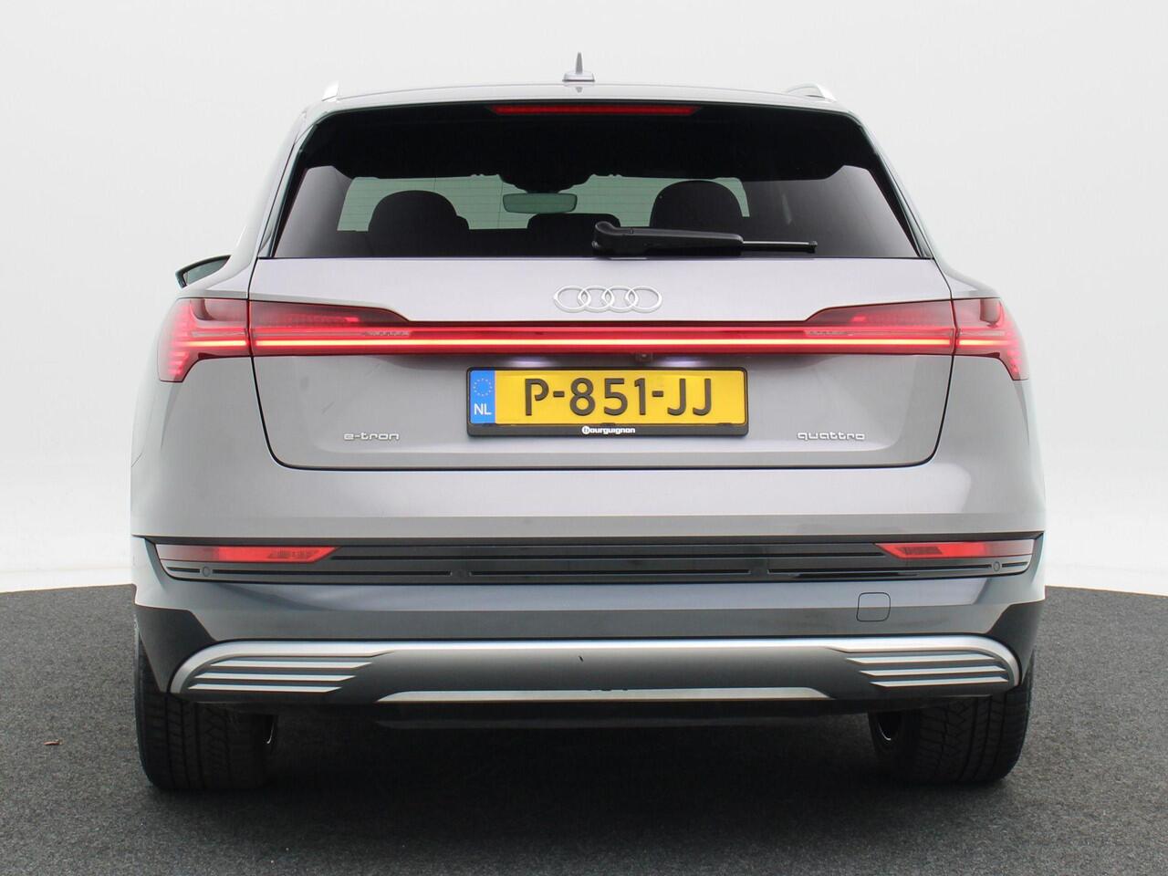 Audi e-tron 55 quattro Business edition Plus 95 kWh 409 Pk | Afneembare Trekhaak | Head-Up Display | Stoelverwarming voor & achter | 4-Zone Airco | 21 Inch