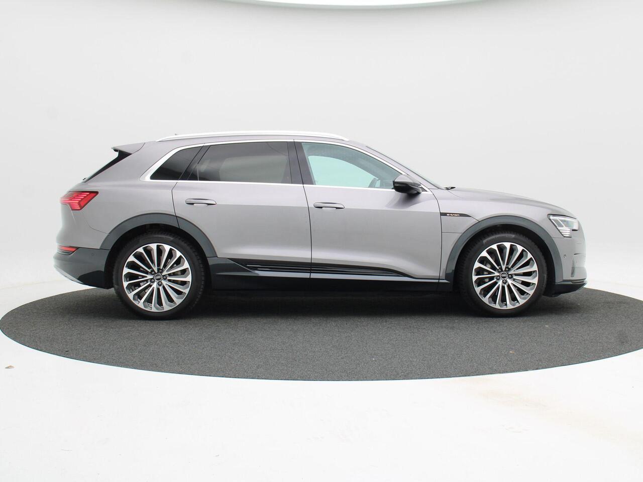 Audi e-tron 55 quattro Business edition Plus 95 kWh 409 Pk | Afneembare Trekhaak | Head-Up Display | Stoelverwarming voor & achter | 4-Zone Airco | 21 Inch