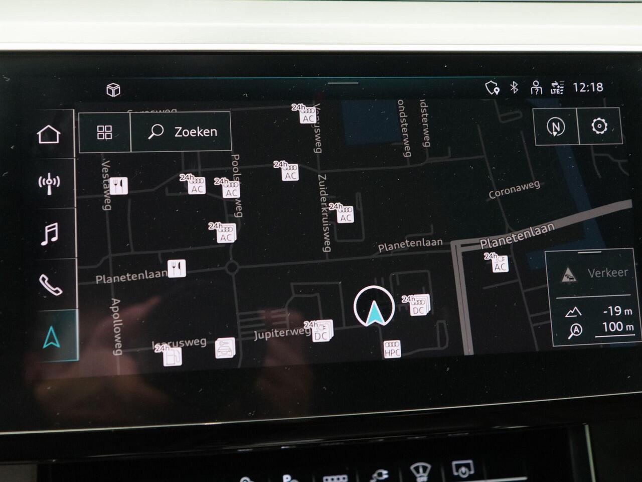 Audi e-tron 55 quattro Business edition Plus 95 kWh 409 Pk | Afneembare Trekhaak | Head-Up Display | Stoelverwarming voor & achter | 4-Zone Airco | 21 Inch