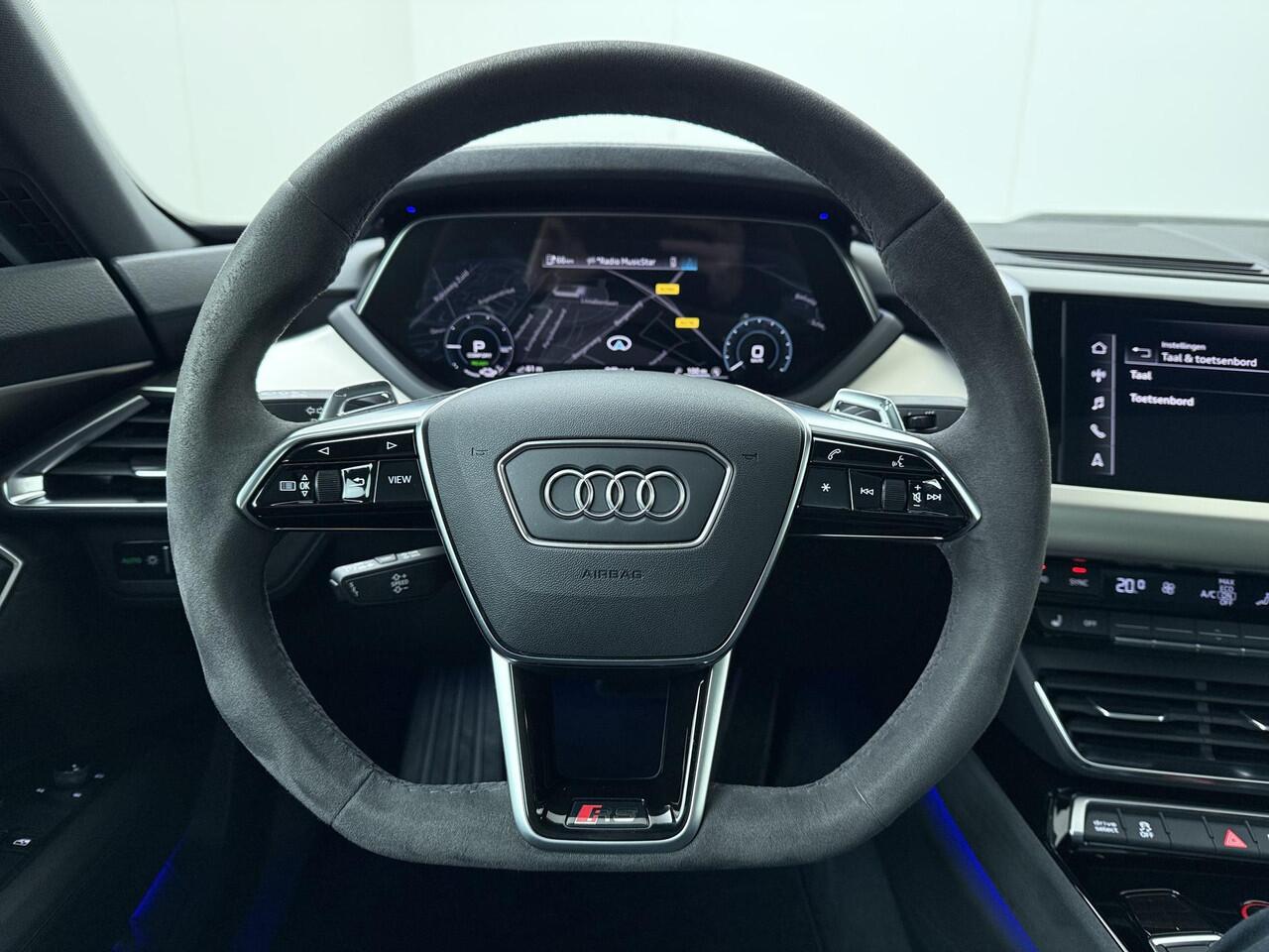 Audi e-tron GT RS 93 kWh | 598 PK | Panoramadak | Top view 360° camera | 21" LM velgen | Luchtvering | Voorstoelen verwarmd | Sportstoelen |