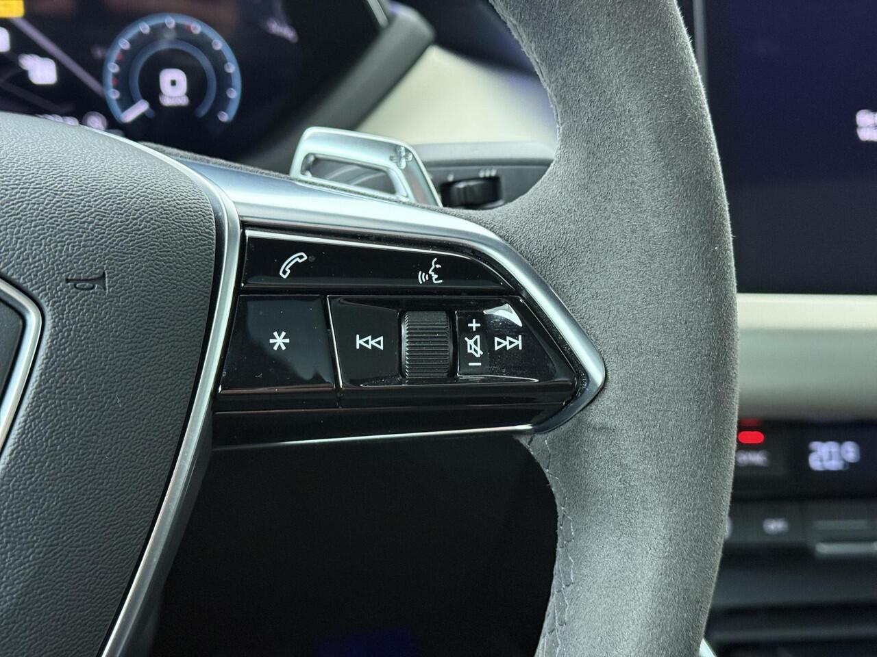 Audi e-tron GT RS 93 kWh | 598 PK | Panoramadak | Top view 360° camera | 21" LM velgen | Luchtvering | Voorstoelen verwarmd | Sportstoelen |