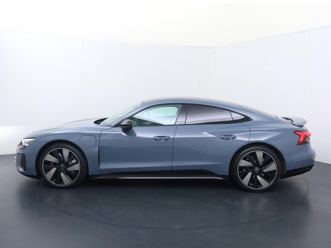 Audi e-tron GT RS 93 kWh | 598 PK | Panoramadak | Top view 360° camera | 21" LM velgen | Luchtvering | Voorstoelen verwarmd | Sportstoelen |