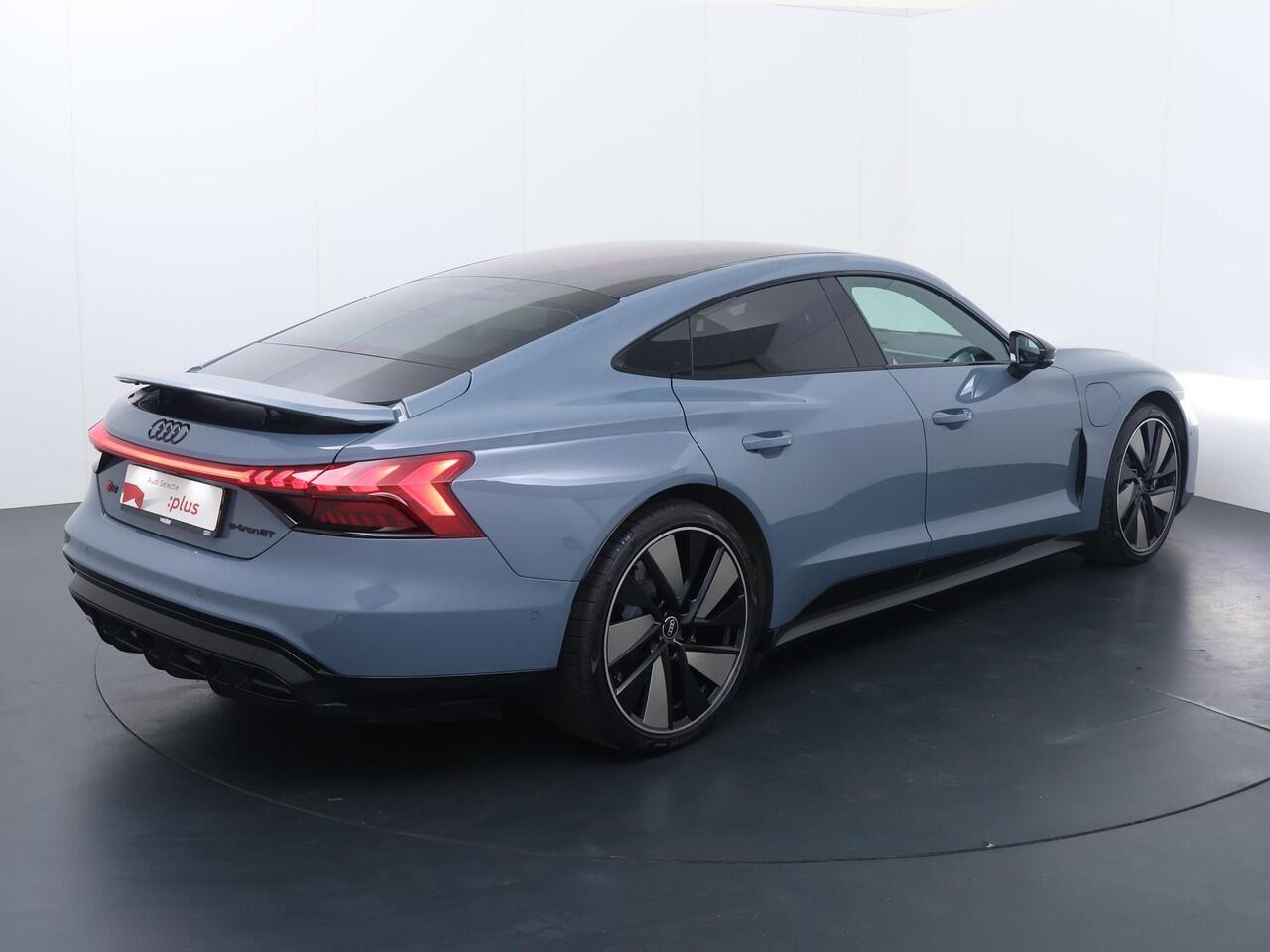 Audi e-tron GT RS 93 kWh | 598 PK | Panoramadak | Top view 360° camera | 21" LM velgen | Luchtvering | Voorstoelen verwarmd | Sportstoelen |