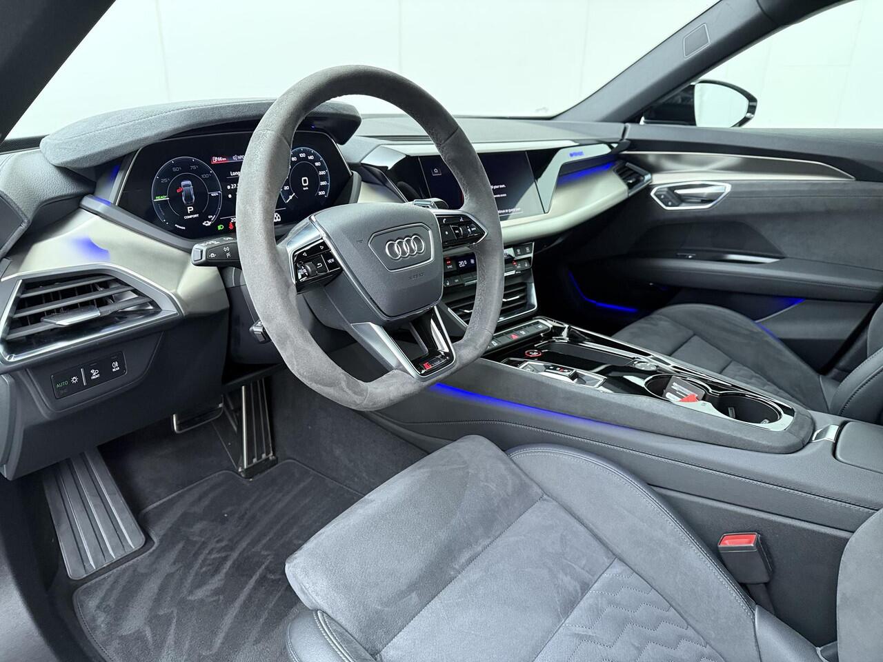Audi e-tron GT RS 93 kWh | 598 PK | Panoramadak | Top view 360° camera | 21" LM velgen | Luchtvering | Voorstoelen verwarmd | Sportstoelen |