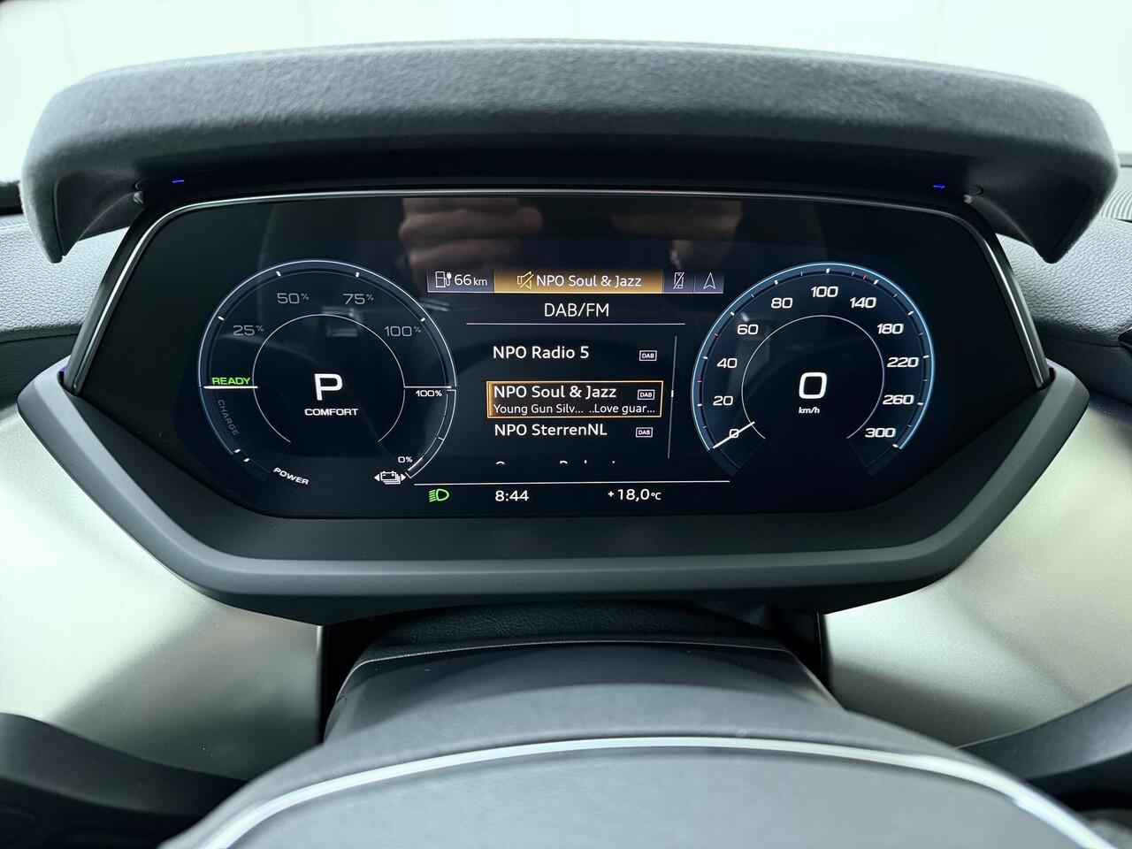 Audi e-tron GT RS 93 kWh | 598 PK | Panoramadak | Top view 360° camera | 21" LM velgen | Luchtvering | Voorstoelen verwarmd | Sportstoelen |