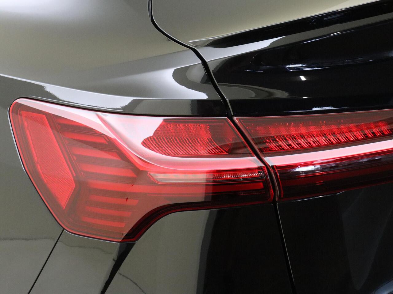 Audi e-tron Sportback 55 quattro S edition 95 kWh | Panoramadak | Bang & Olufsen | Parkeerasisstent | Stoelverwarming | Sfeerverlichting | Adaptieve cruise control | Elektrisch verstelbare voorstoelen |