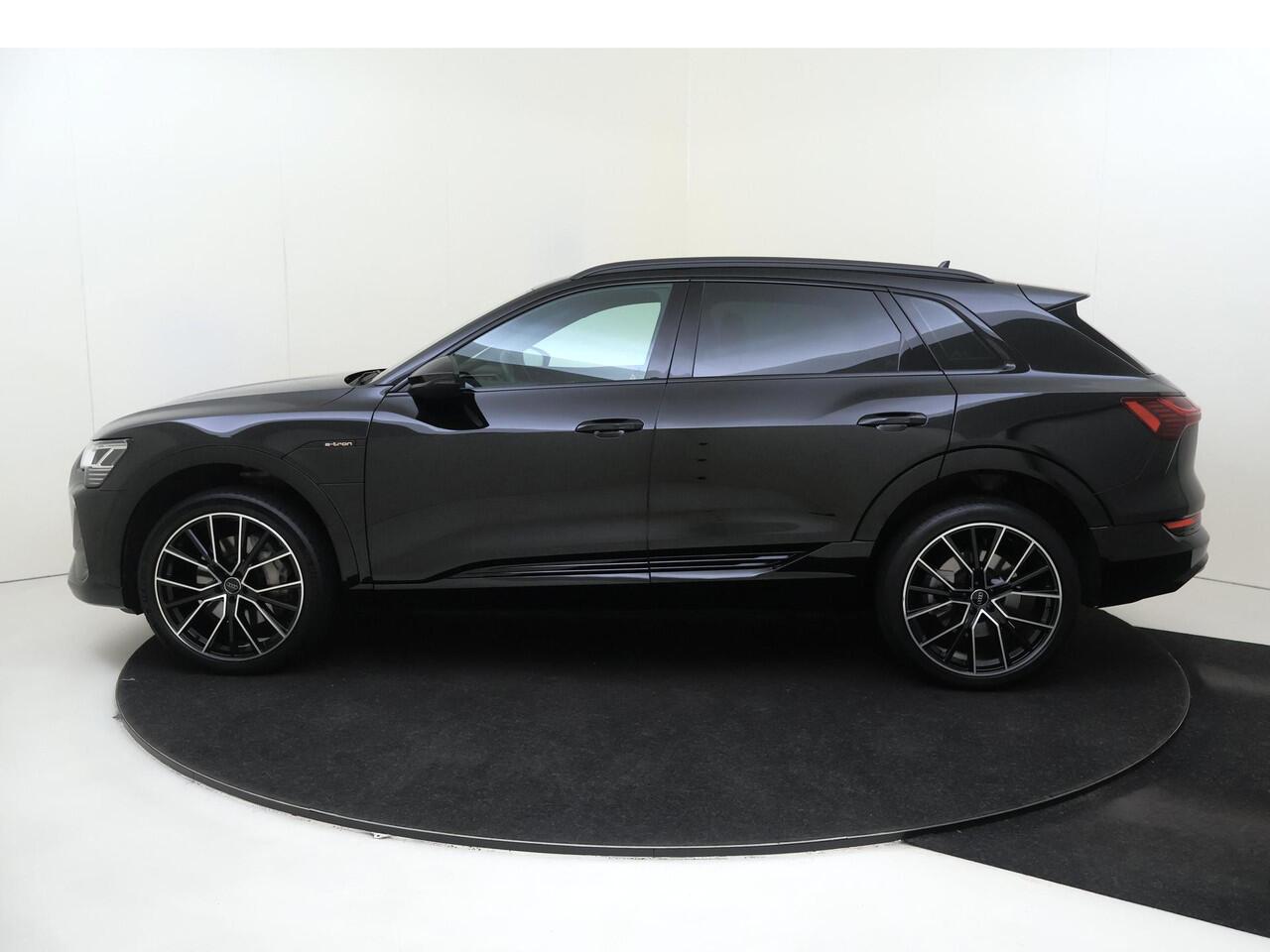 Audi e-tron 55 quattro S edition 95 kWh | Luchtvering | Achteruitrijcamera | Adaptieve cruise control | Stoelverwarming | CarPlay | Navigatie |