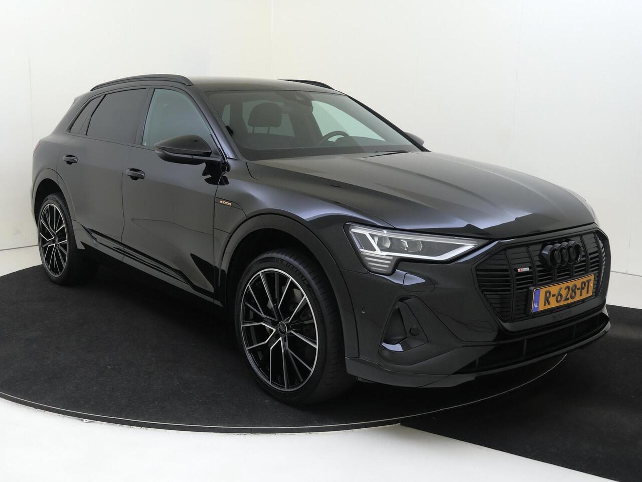 Audi e-tron 55 quattro S edition 95 kWh | Luchtvering | Achteruitrijcamera | Adaptieve cruise control | Stoelverwarming | CarPlay | Navigatie |