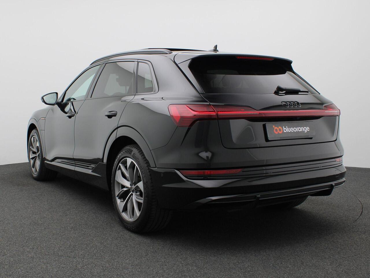 Audi e-tron 55 quattro S edition 95 kWh 408PK Aut. SOH 92,25%, Pano-Schuifdak, Memorystoel, Luchtvering, Alarm, Stoelverwarming, 20" LM Velgen, Adaptieve Cruise Control