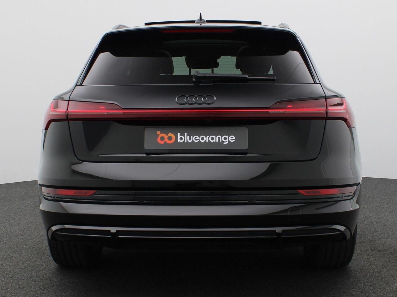 Audi e-tron 55 quattro S edition 95 kWh 408PK Aut. SOH 92,25%, Pano-Schuifdak, Memorystoel, Luchtvering, Alarm, Stoelverwarming, 20" LM Velgen, Adaptieve Cruise Control