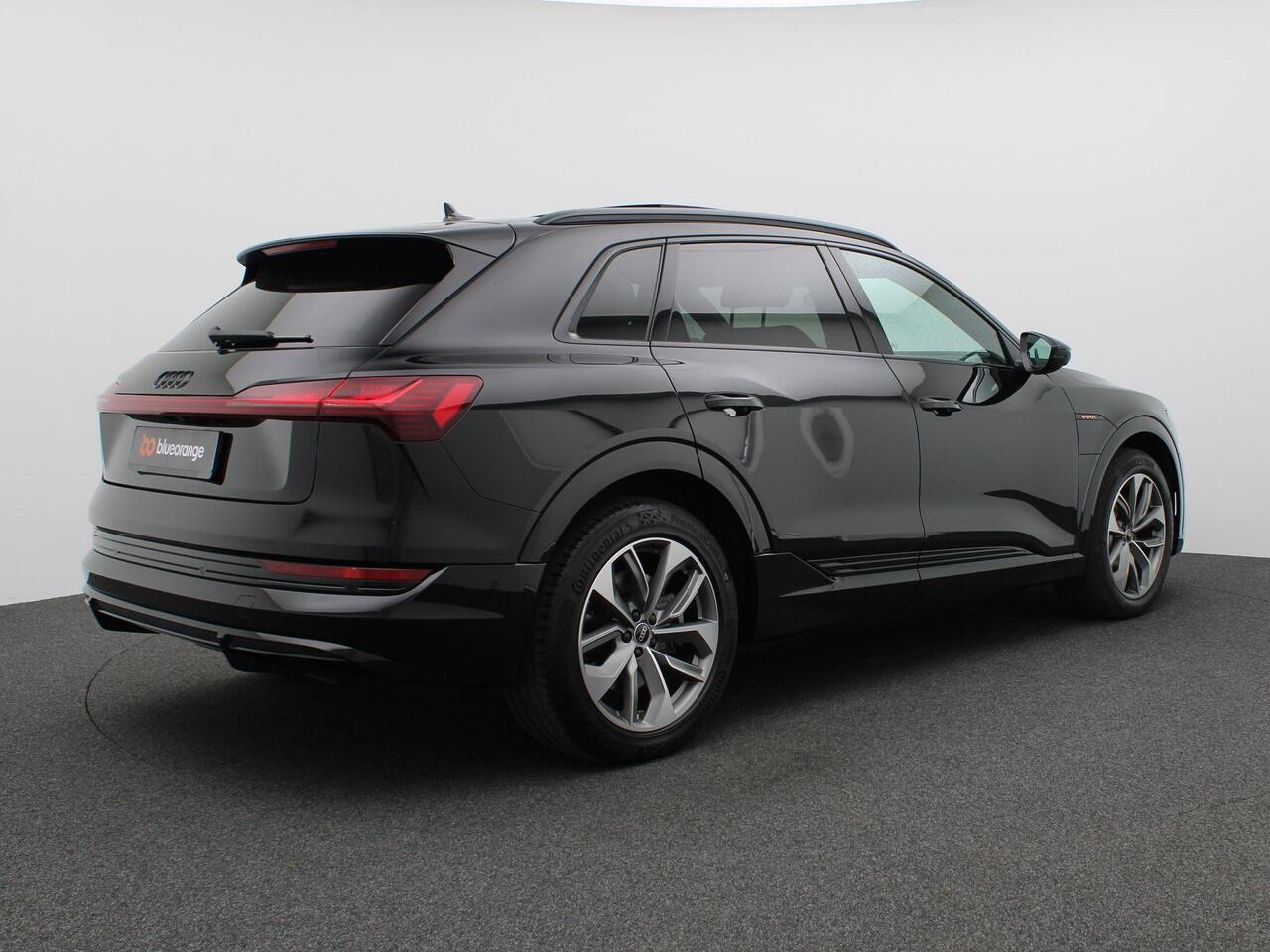 Audi e-tron 55 quattro S edition 95 kWh 408PK Aut. SOH 92,25%, Pano-Schuifdak, Memorystoel, Luchtvering, Alarm, Stoelverwarming, 20" LM Velgen, Adaptieve Cruise Control